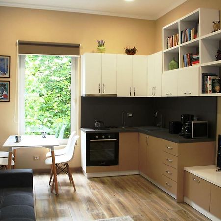 Apartamenti 2v1-Blloku MAC Tirana Esterno foto