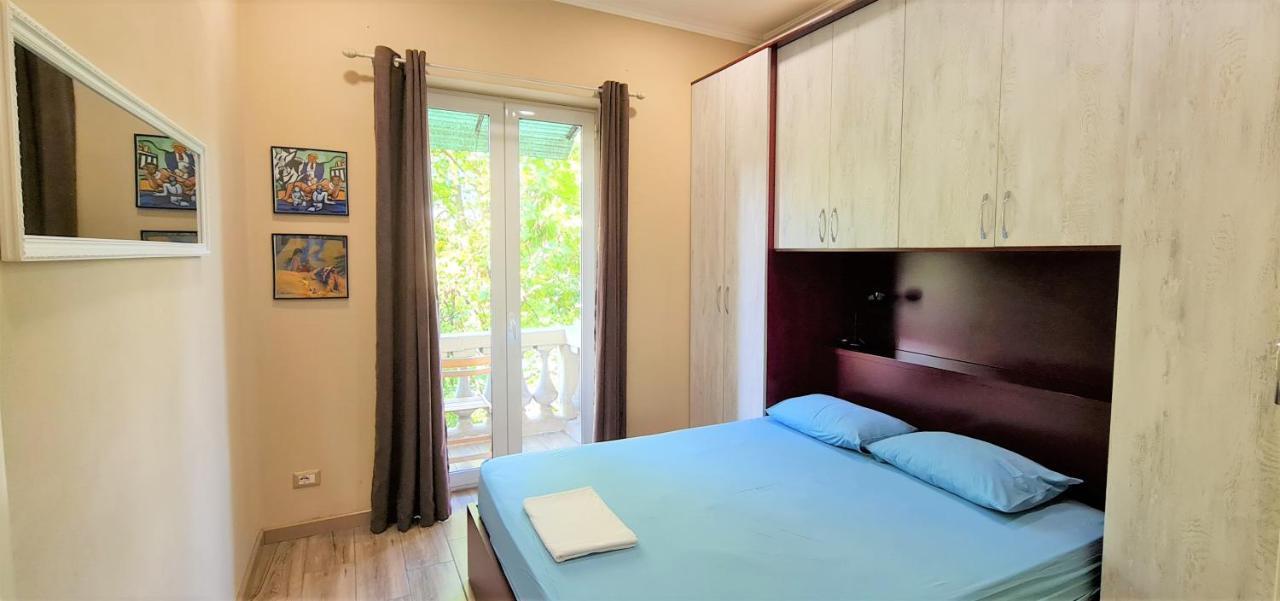 Apartamenti 2v1-Blloku MAC Tirana Esterno foto