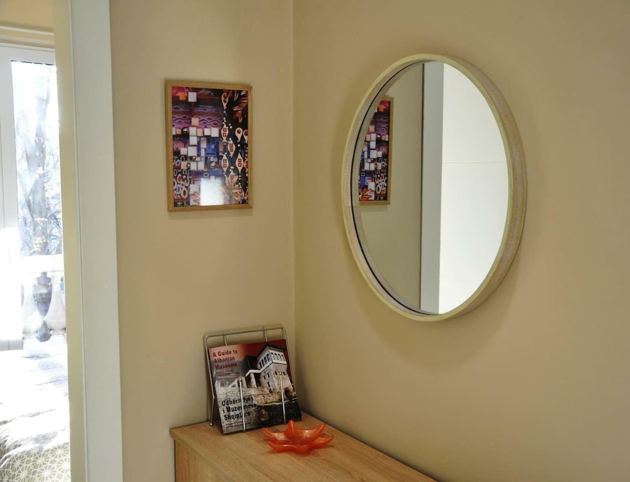 Apartamenti 2v1-Blloku MAC Tirana Esterno foto