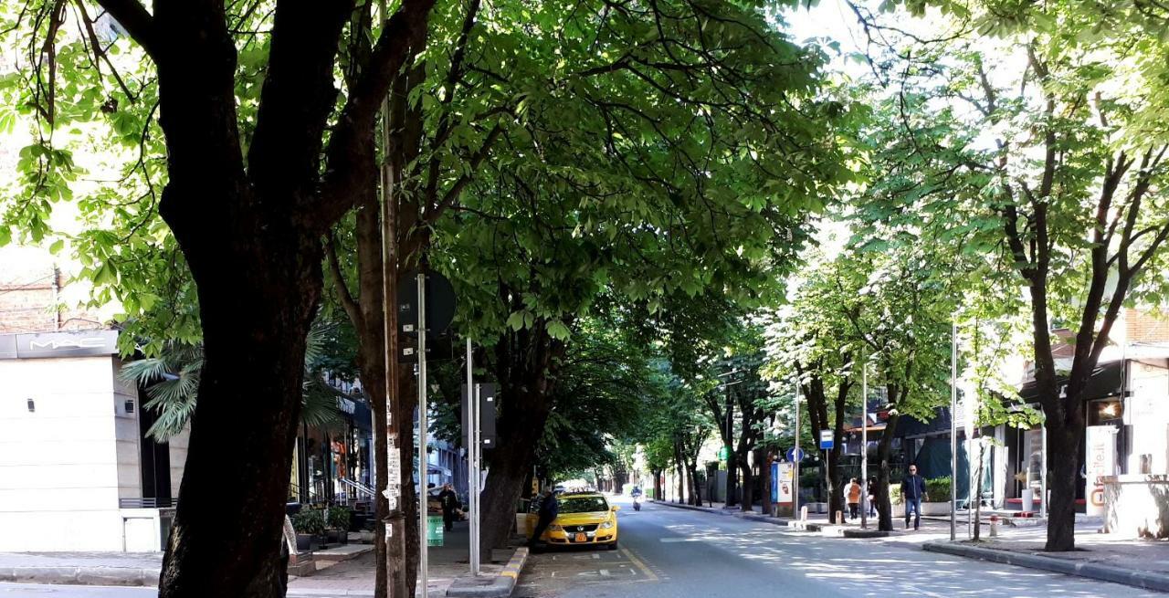 Apartamenti 2v1-Blloku MAC Tirana Esterno foto